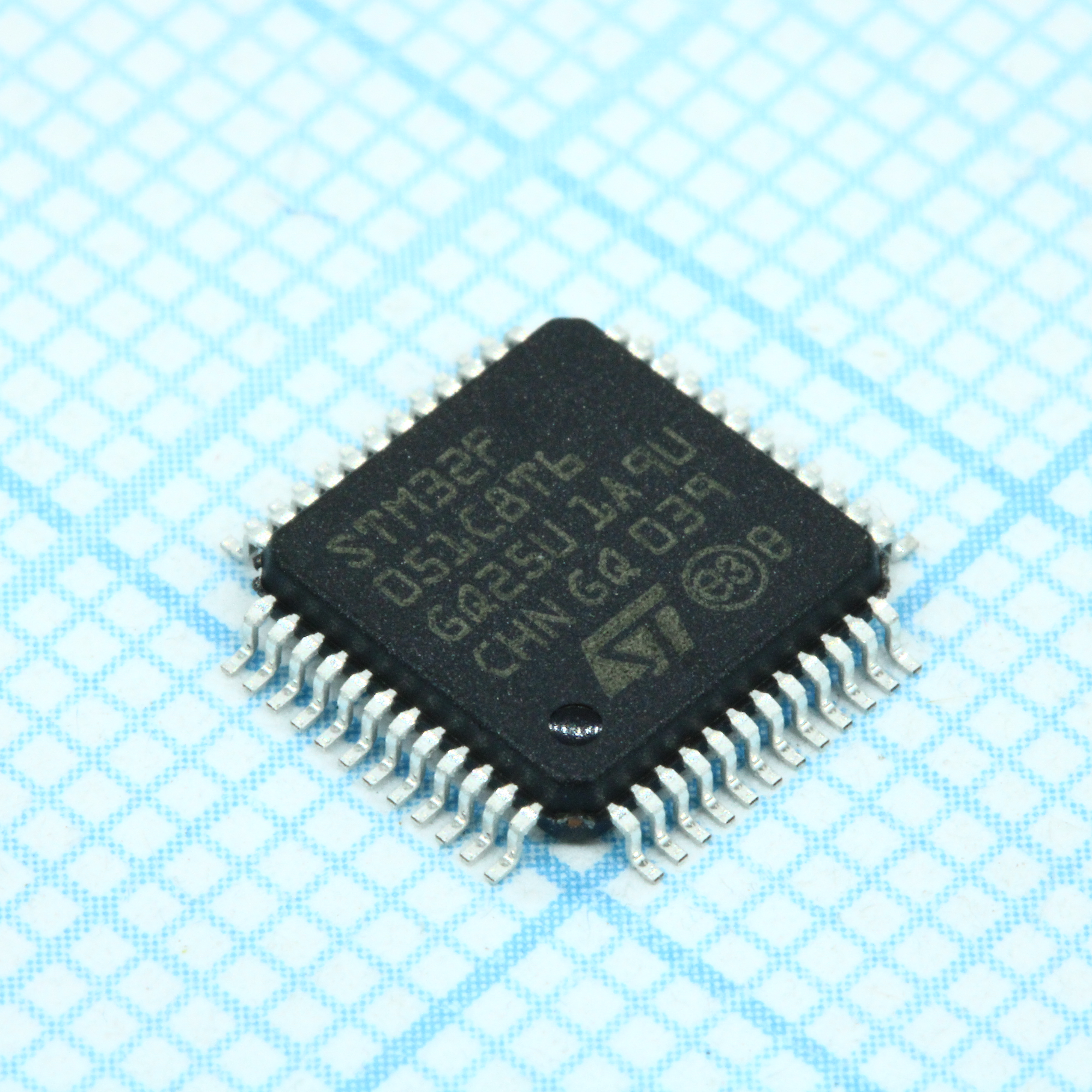 Купить STM32F051C8T6 STM оптом в Москве