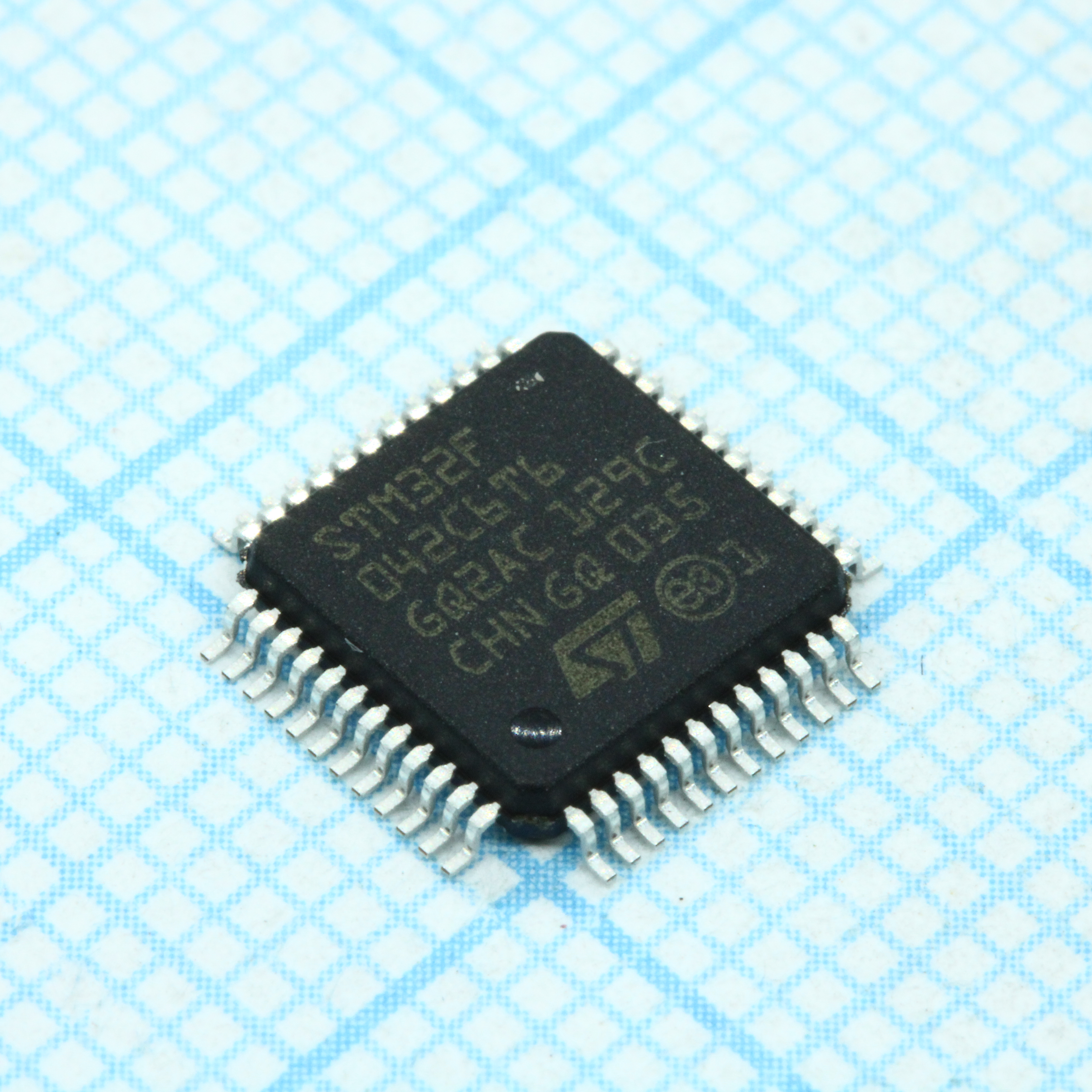 Купить STM32F042C6T6 STM оптом в Москве