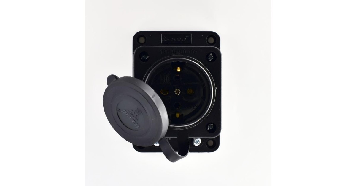 Купить Розетка ОП 16А 2P+PE IP44 220-240В каучук 106-0400-0103/103 Lezard оптом в Москве