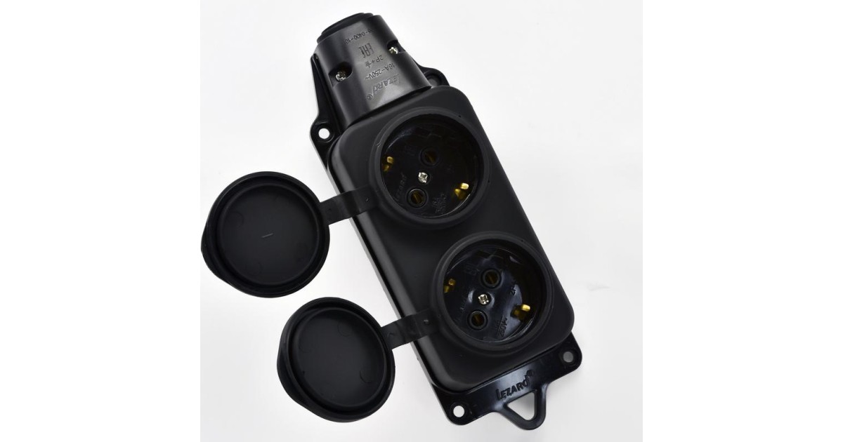Купить Колодка 2-м 16А IP44 2P+PE 220-240В с защ. крышками каучук 106-0400-0110/110 Lezard оптом в Москве