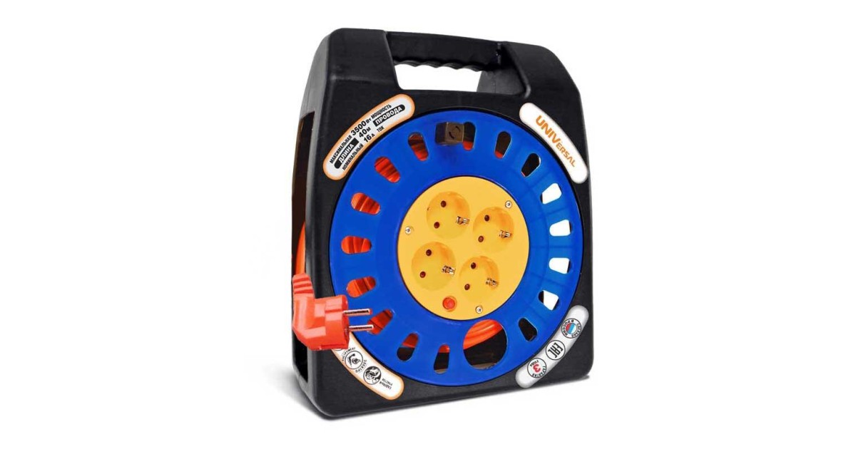 Купить Удлинитель в закрыт. корпусе 4х40м с заземл. 10А IP20 У16-012 ПВС 3х1 термозащита защ. шторки 1675 UNIVersal оптом в Москве